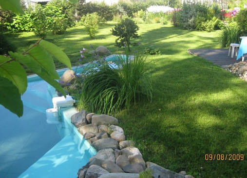 бассейн в саду.jpg